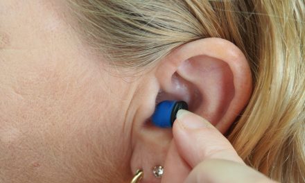 Het gebruik van otoplastieken op de werkvloer