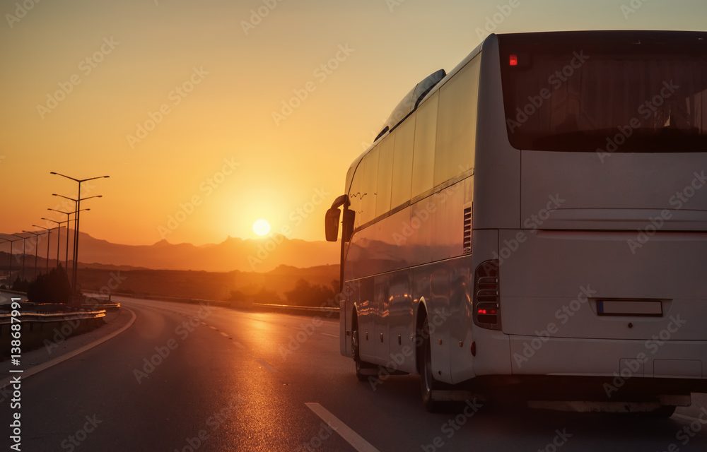 Touringcar de beste optie voor groepsvervoer | Huur nu een bus!